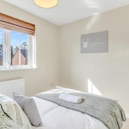 Silver Stag Properties, 3 Bedroom W Parking And Garden Smisby Exteriör bild